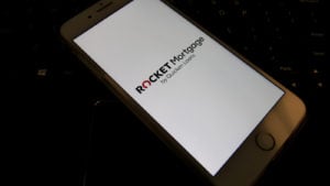 RKT Stock Rocket Mortgage est ouvert sur un smartphone